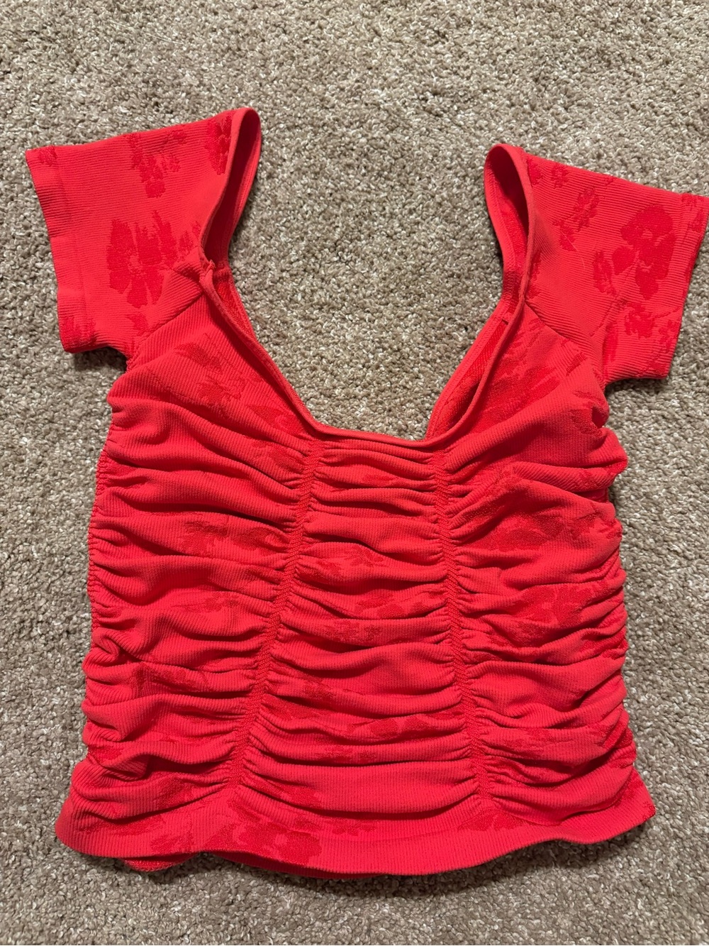 Free People Women's Red Ruched Short Sleeve Top XS/S - Picture 3 of 3